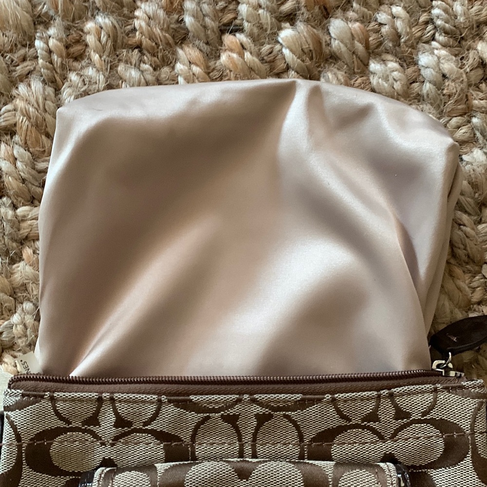 Coach monogram crossbody adjustable strap - Picture 5 of 7